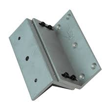 Soporte en aluminio en zl para puerta metalica. ( se conforma de tres piezas: 1l
para electroiman + 2 l pequeñas ranuradas instalacion platina + tornillos. para
electroiman 500 kg, 1200lbs.