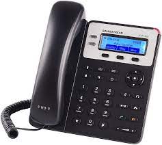TELEFONO IP SMB DE 2
LINEAS CON 3 TECLAS DE
FUNCION PROGRAMABLES
Y CONFERENCIA DE 3 VIAS
PoE